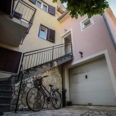 Vitkovic Cres